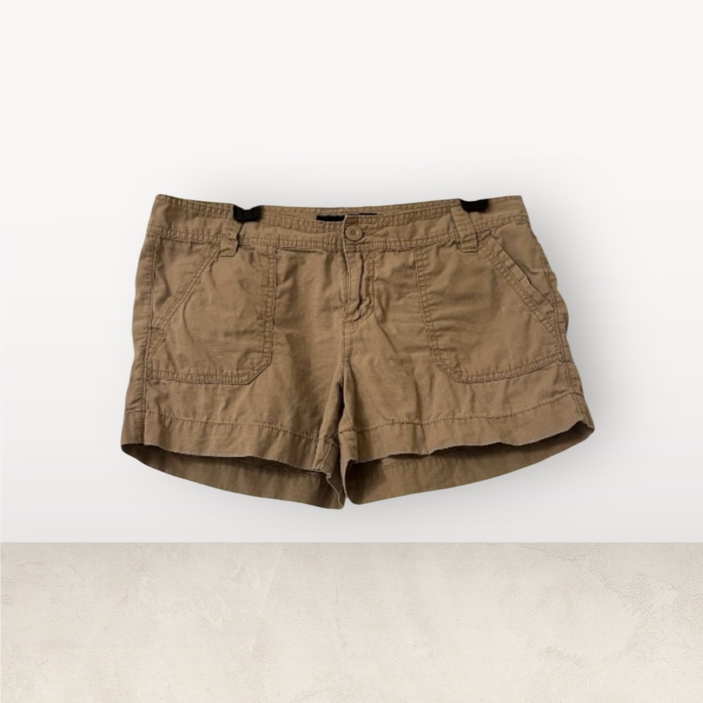 Calvin Klein Women’s Beige Cargo Shorts. 
Size 10